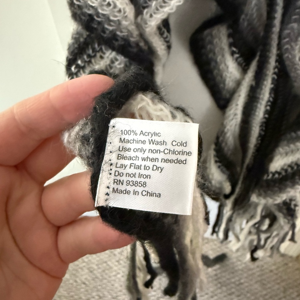 Striped Ruffle Knit Winter Scarf - Picture 3 of 3